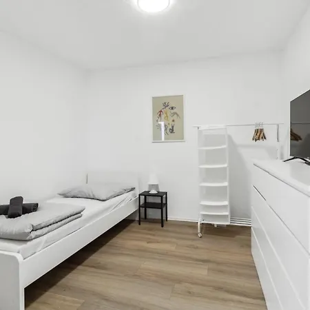 Monteur - Fuer Bis Zu 6 Personen In 63456 - Hu09