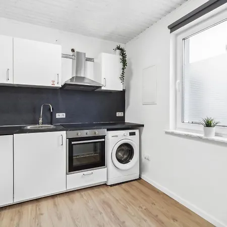 Monteur - Fuer Bis Zu 6 Personen In 63456 - Hu09 *