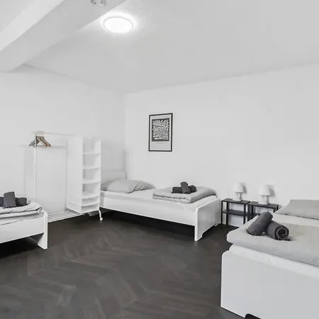 Monteur - Fuer Bis Zu 6 Personen In 63456 - Hu09 * Hanau