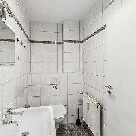 Monteur - Fuer Bis Zu 7 Personen In 63456 - Hu09 * Hanau