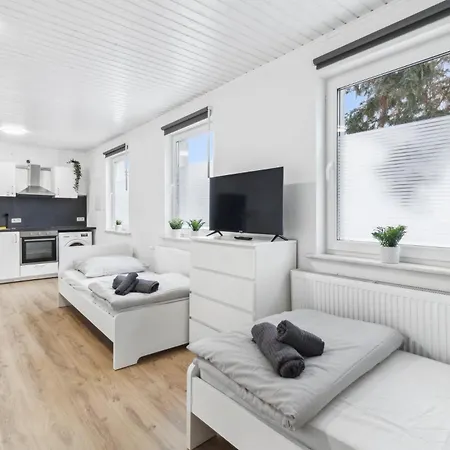 Monteur - Fuer Bis Zu 7 Personen In 63456 - Hu09 *