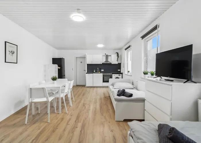 Monteur - Fuer Bis Zu 7 Personen In 63456 - Hu09