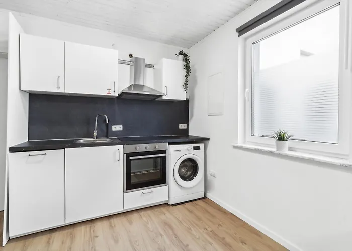 Monteur - Fuer Bis Zu 7 Personen In 63456 - Hu09 *