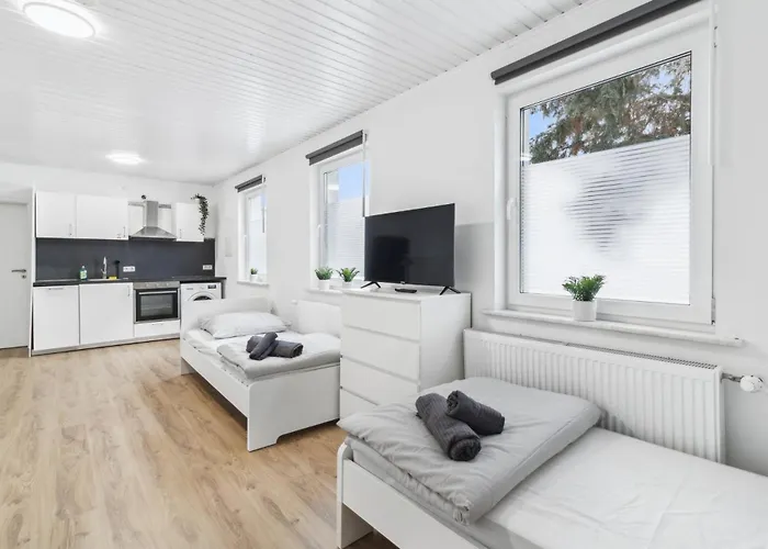 Monteur - Fuer Bis Zu 7 Personen In 63456 - Hu09 *