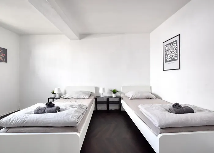 Monteur - Fuer Bis Zu 7 Personen In 63456 - Hu09 Apartman